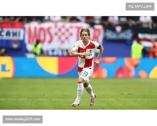 克罗地亚老将莫德里奇赛后跪地掩面,疑告别国家队 克罗地亚老将莫德里奇赛后跪地掩面,疑告别国家队